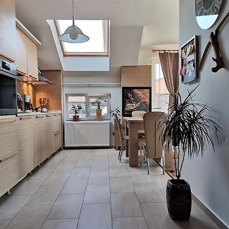 Art House Apartment Floresti  Luaran gambar