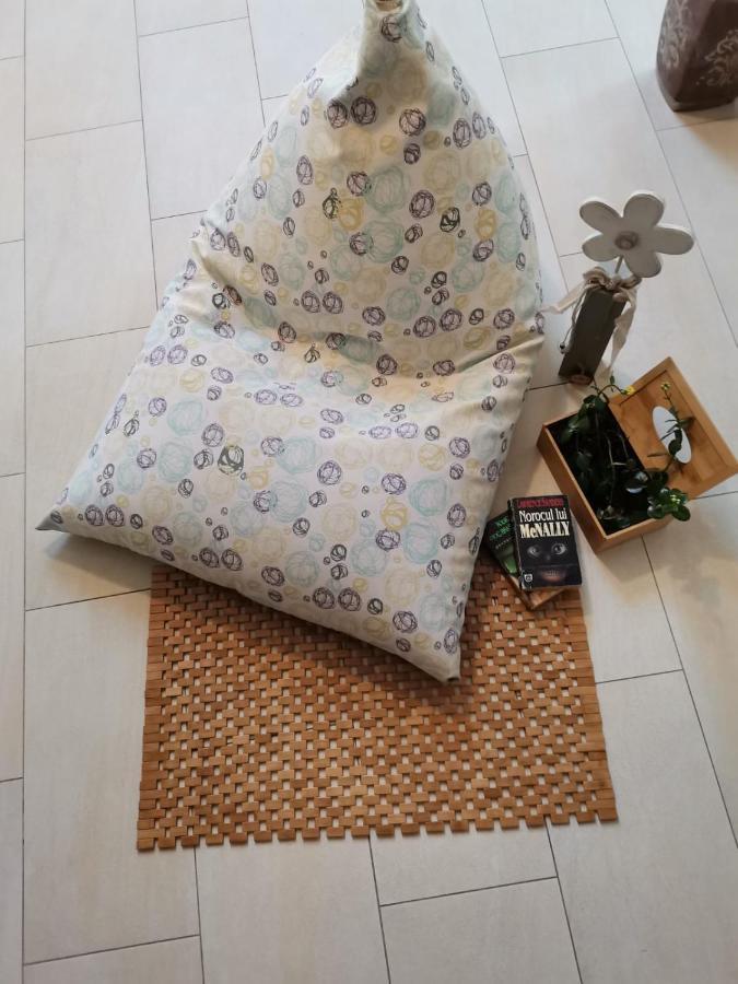 Art House Apartment Floresti  Luaran gambar