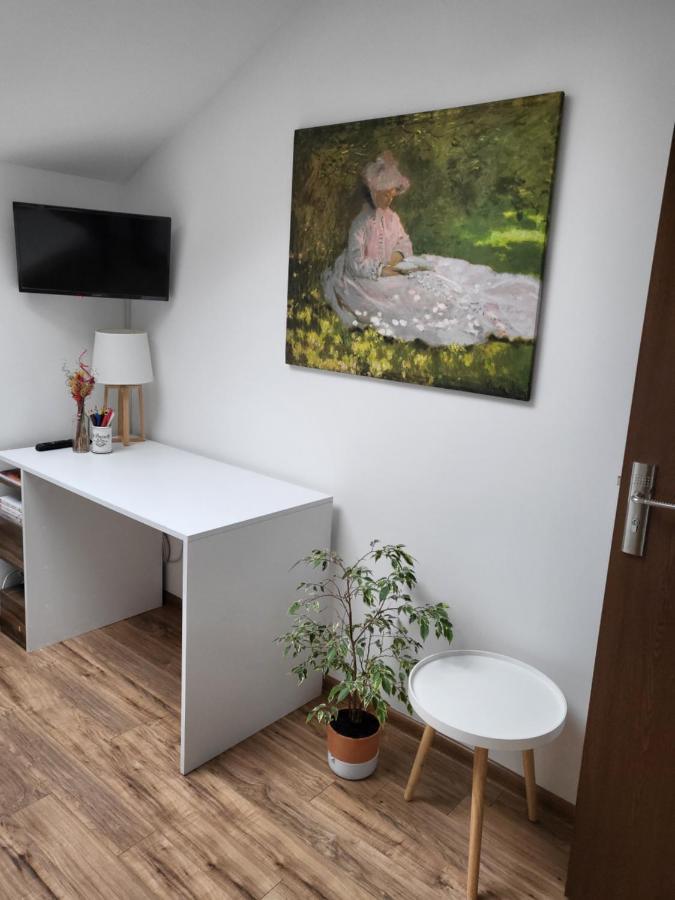 Art House Apartment Floresti  Luaran gambar