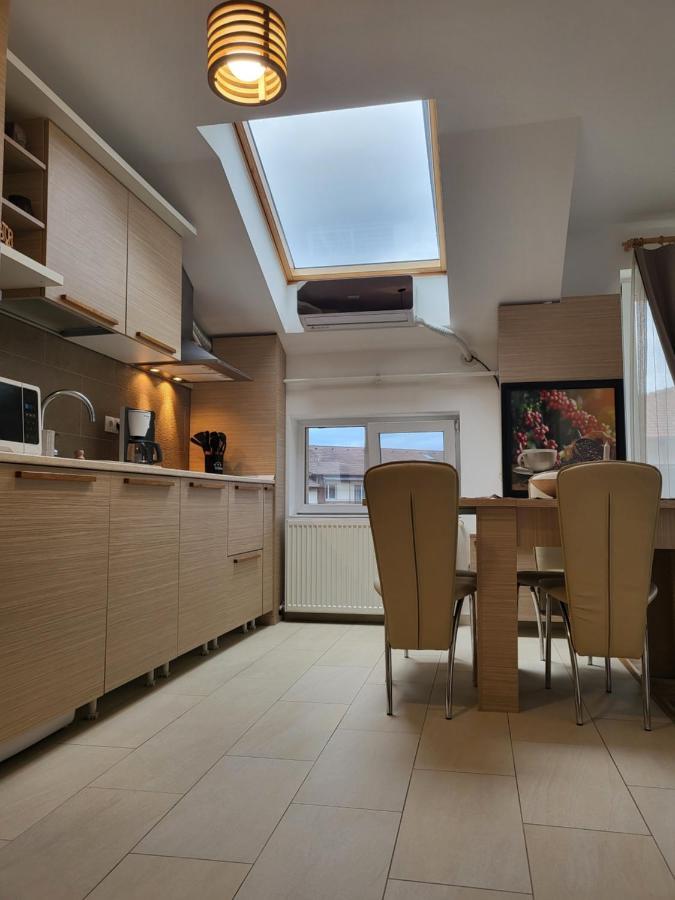 Art House Apartment Floresti  Luaran gambar