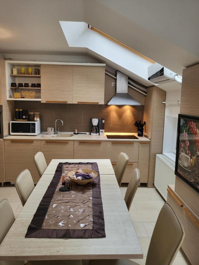 Art House Apartment Floresti  Luaran gambar