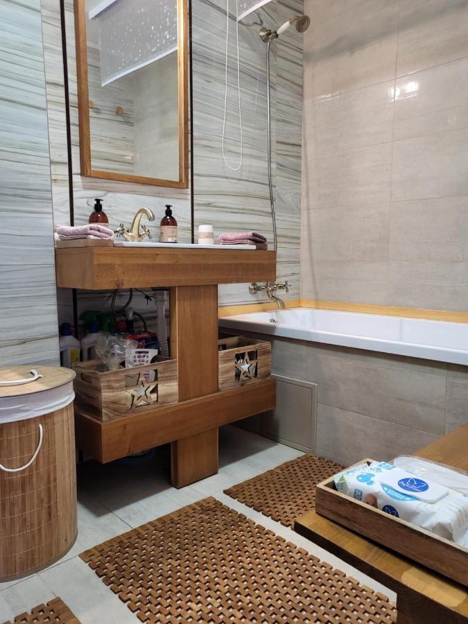 Art House Apartment Floresti  Luaran gambar