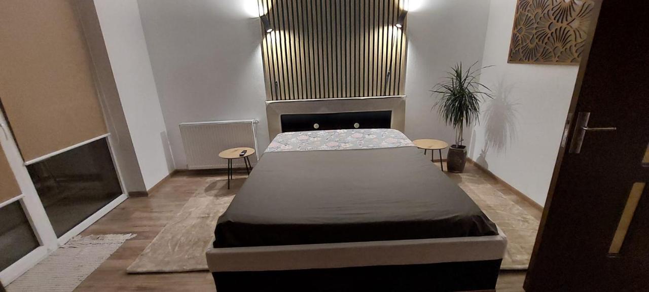 Art House Apartment Floresti  Luaran gambar